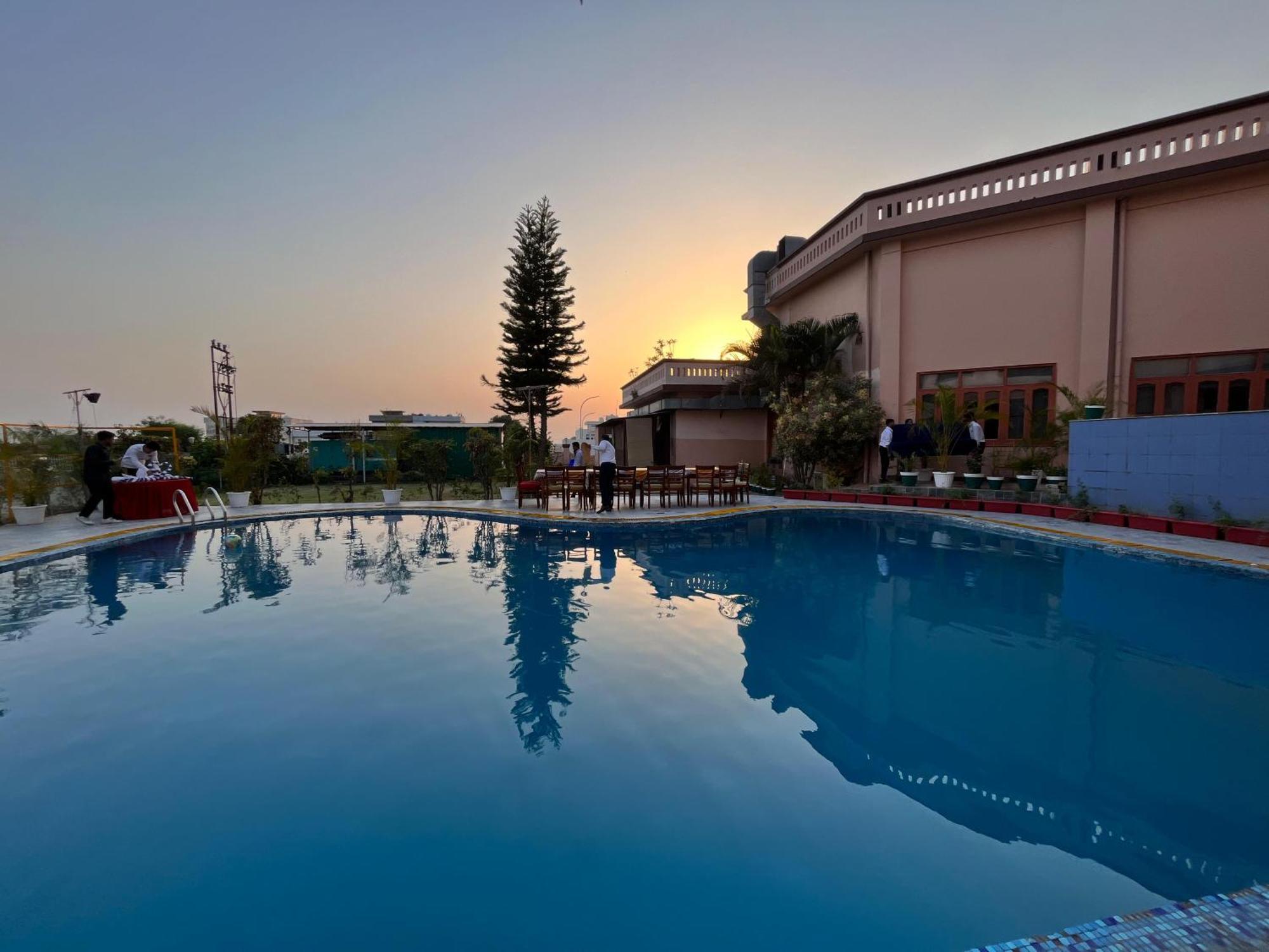 Hotel Padmini Palace Rāni Pokhri Exterior foto